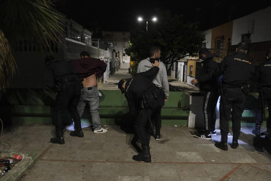 De patrulla con la Policía Nacional por Sanlúcar. Objetivo: mantener el control