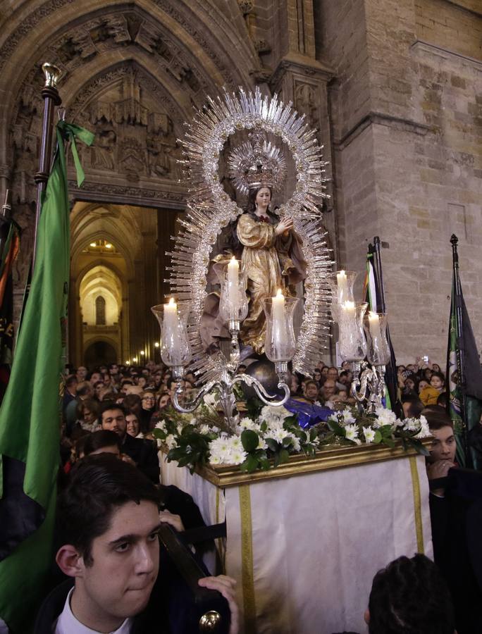 Los tunos cantan a la Inmaculada Concepción