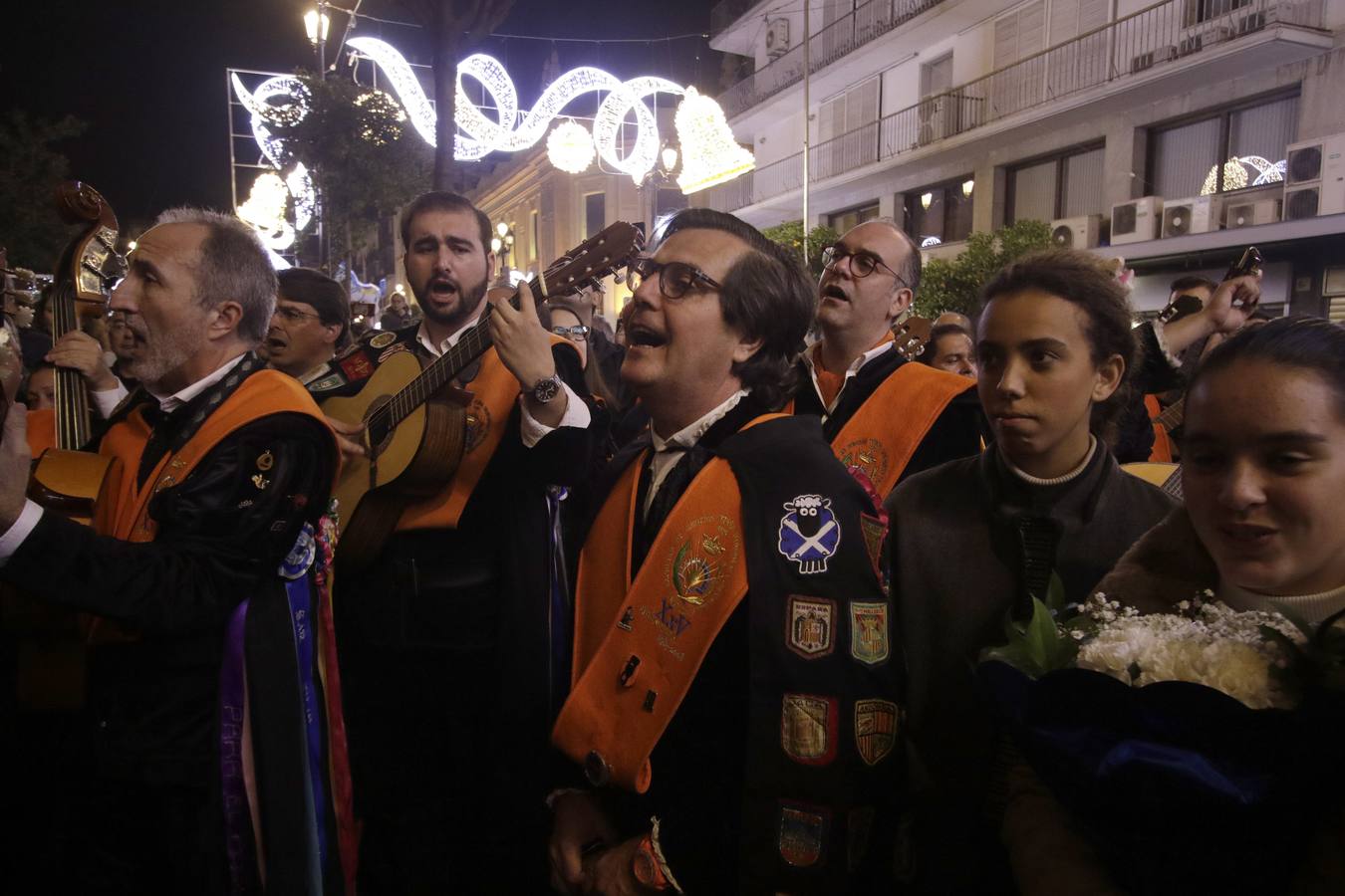 Los tunos cantan a la Inmaculada Concepción