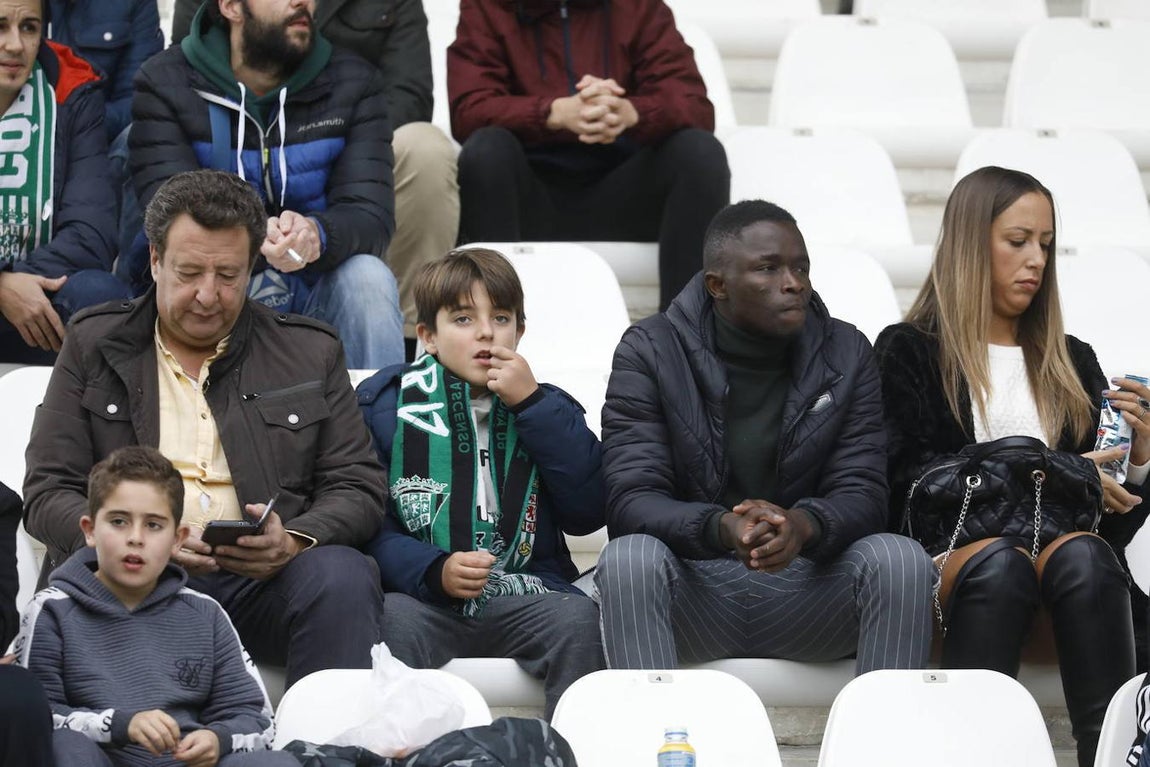 El ambiente en las gradas del Córdoba-Atlético Sanluqueño, en imágenes