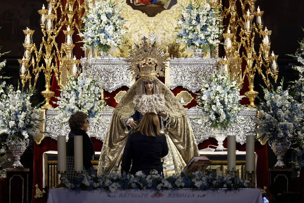 Los besamanos en Córdoba con motivo de la Inmaculada, en imágenes