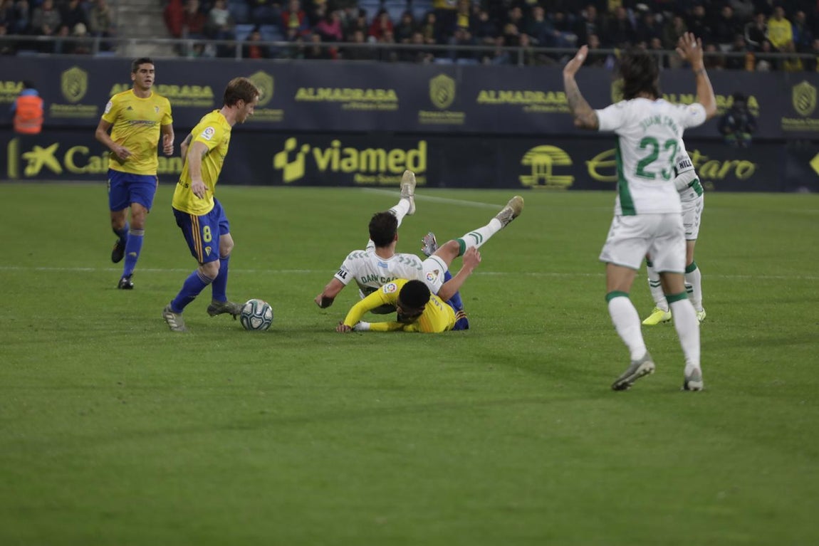 Las imágenes del partido Cádiz C.F. - Elche