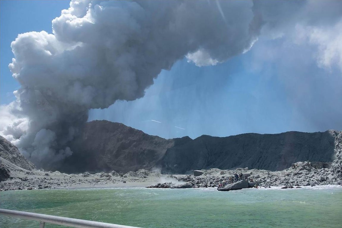 Las impresionantes imágenes de la erupción del volcán en Nueva Zelanda. 