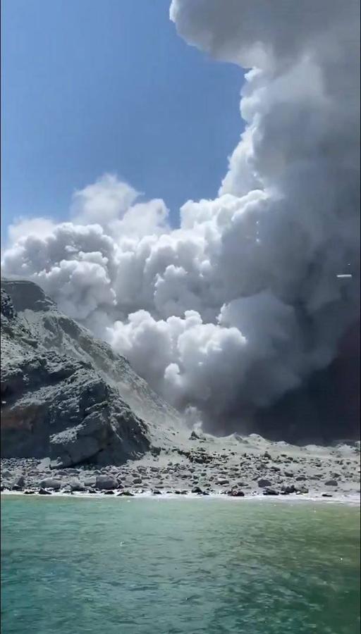 Las impresionantes imágenes de la erupción del volcán en Nueva Zelanda. 