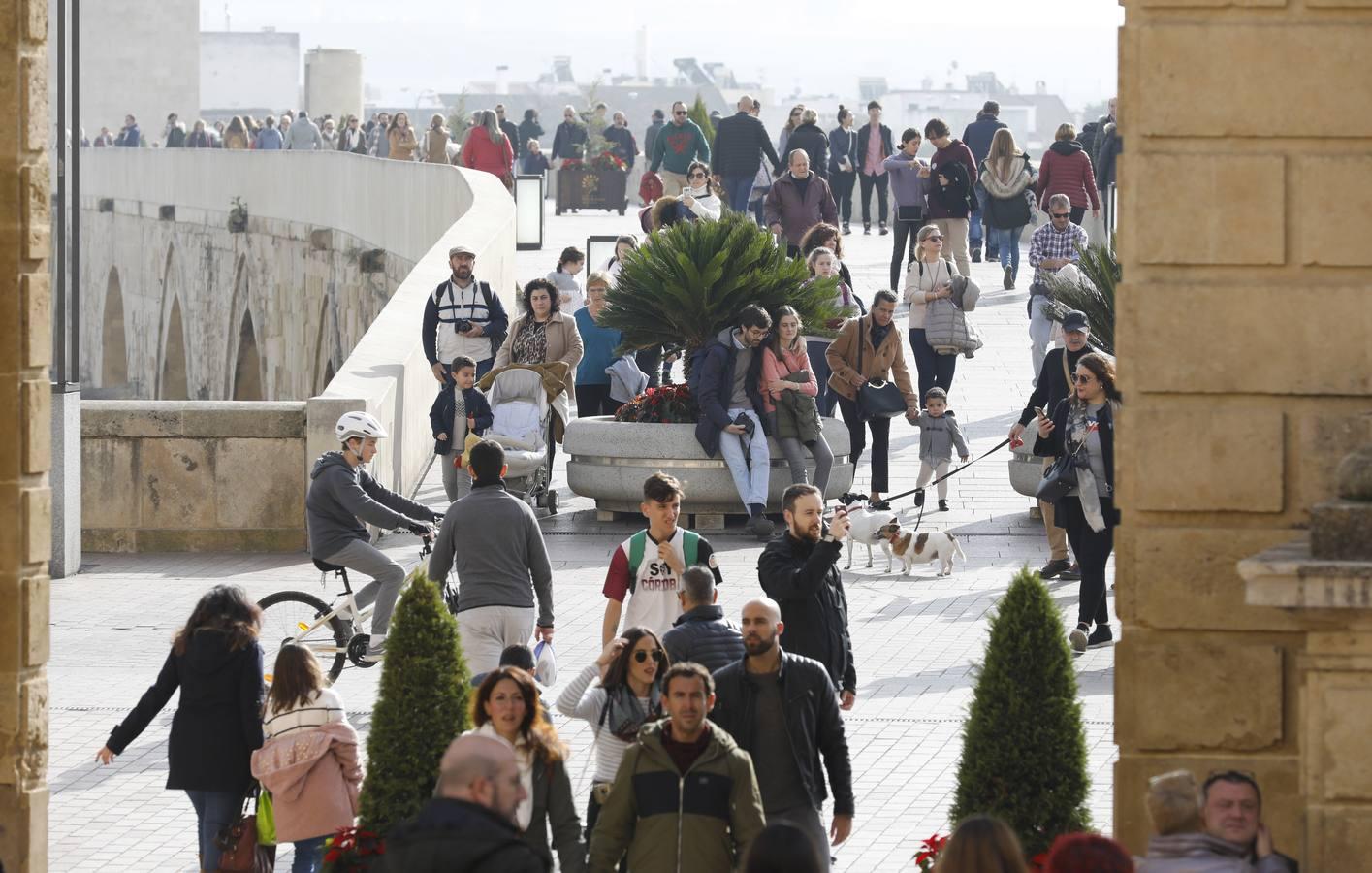 En imágenes, un lunes turístico para despedir el Puente de la Inmaculada en Córdoba