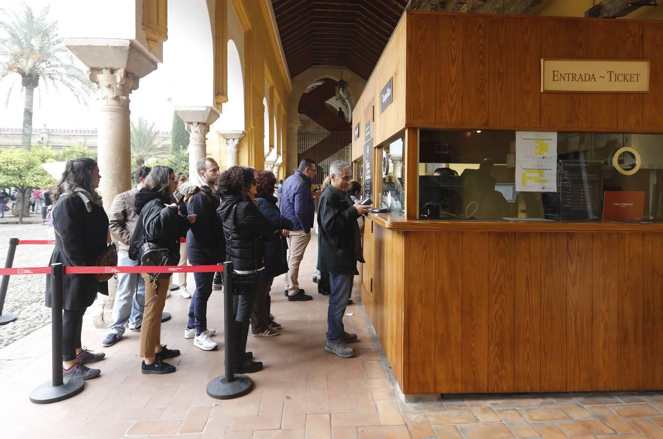 En imágenes, un lunes turístico para despedir el Puente de la Inmaculada en Córdoba