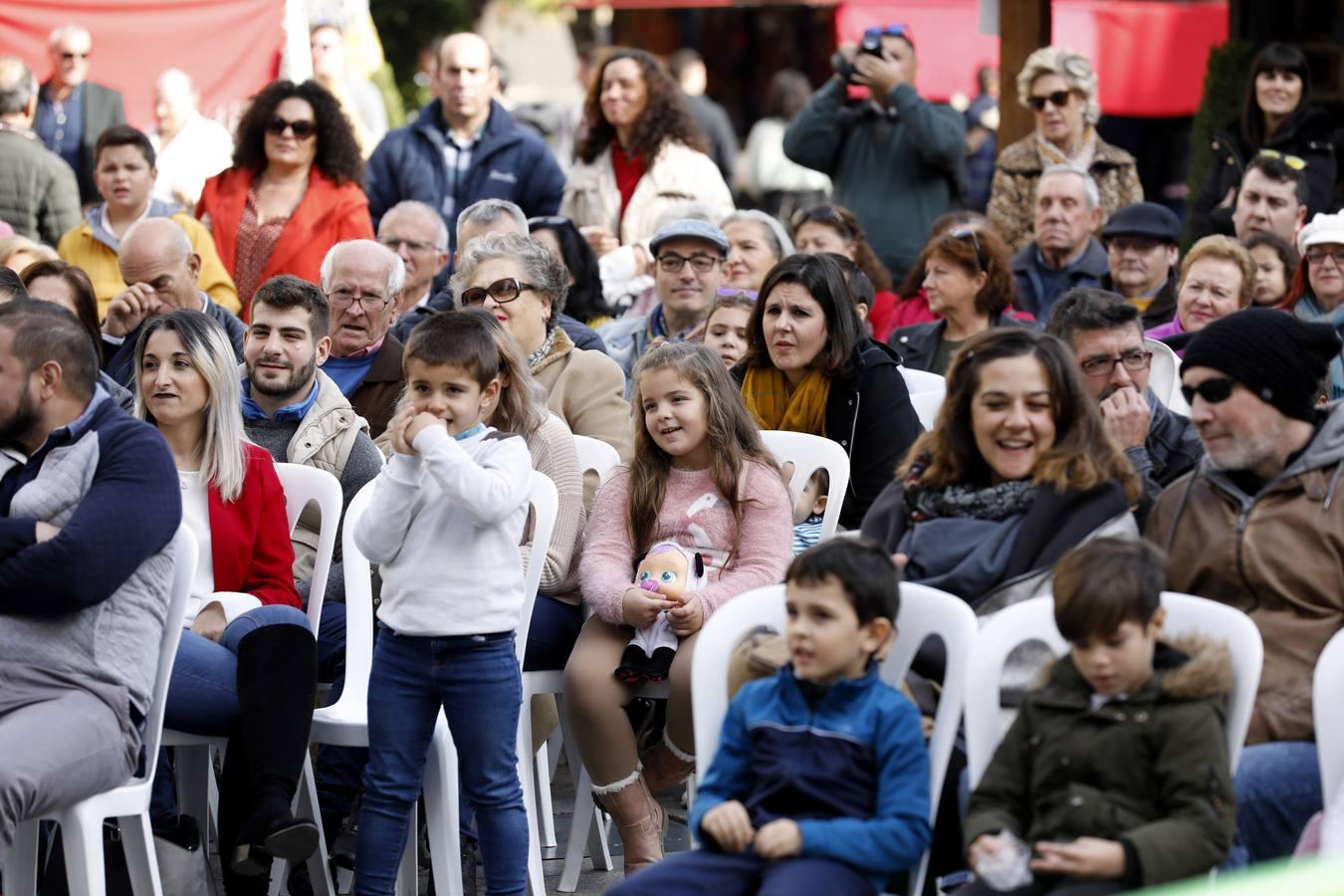 El lunes festivo bajo las luces de la Navidad en Córdoba, en imágenes