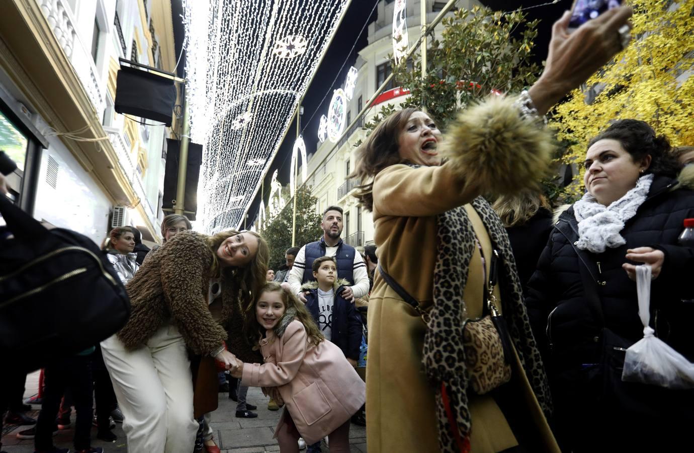 El lunes festivo bajo las luces de la Navidad en Córdoba, en imágenes