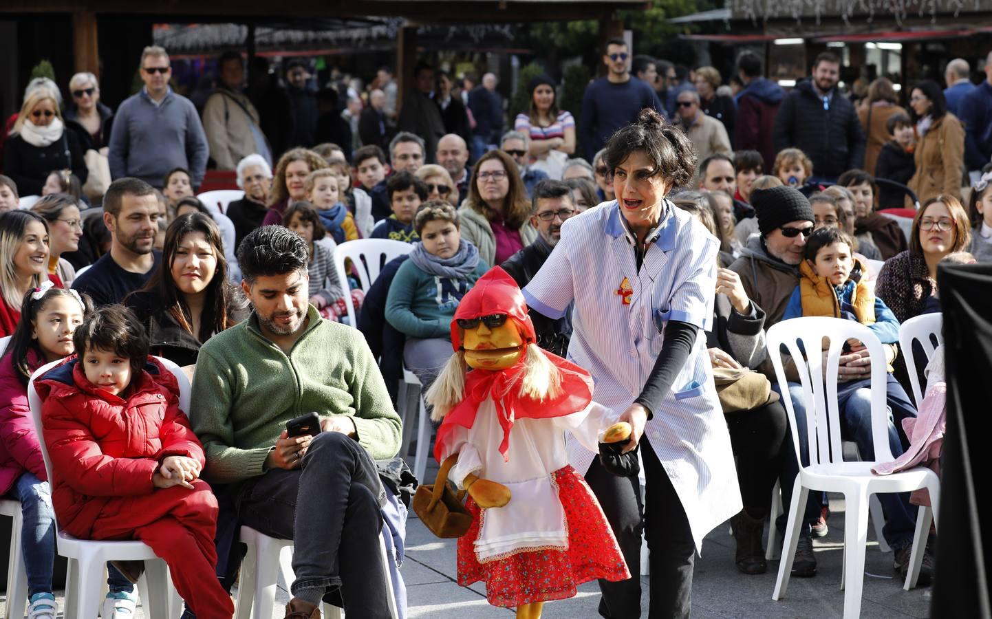 El lunes festivo bajo las luces de la Navidad en Córdoba, en imágenes