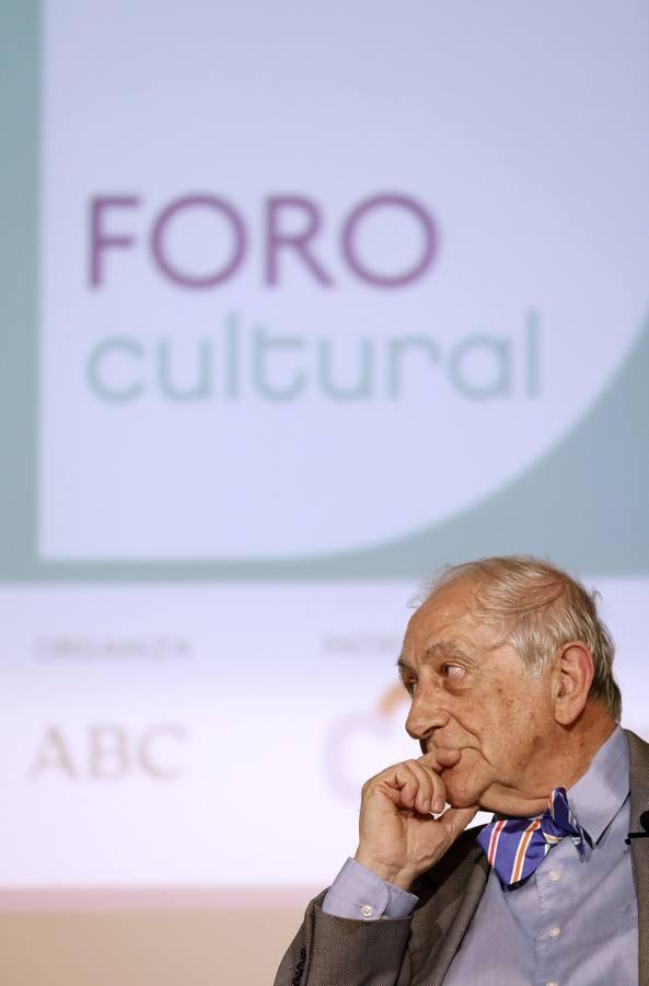 El Foro Cultural de ABC Córdoba con Inocencio Arias, en imágenes