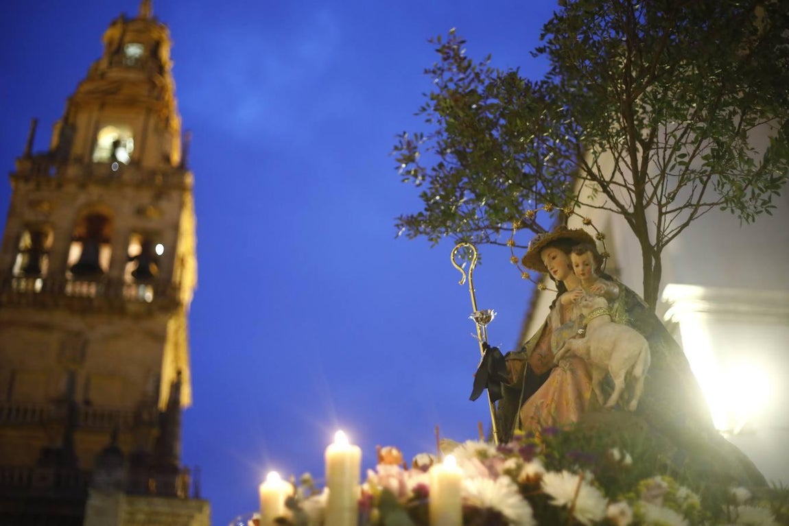 La procesión de la Divina Pastora de Córdoba, en imágenes
