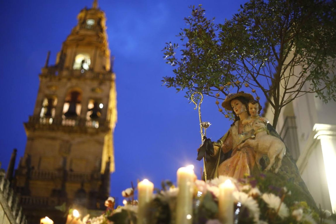 La procesión de la Divina Pastora de Córdoba, en imágenes