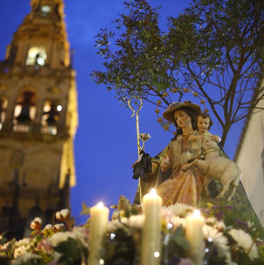 La procesión de la Divina Pastora de Córdoba, en imágenes