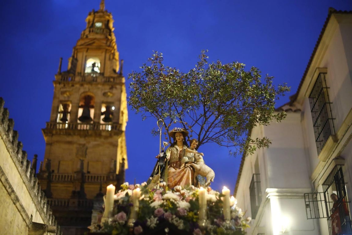 La procesión de la Divina Pastora de Córdoba, en imágenes