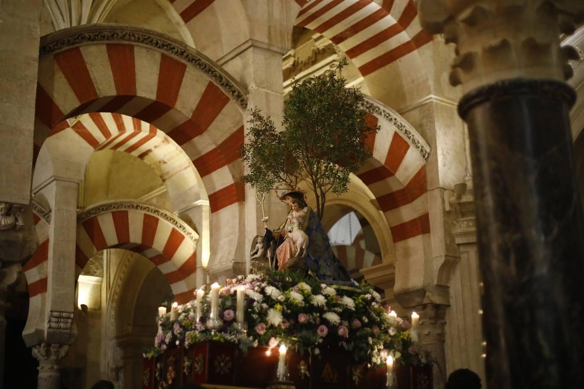 La procesión de la Divina Pastora de Córdoba, en imágenes