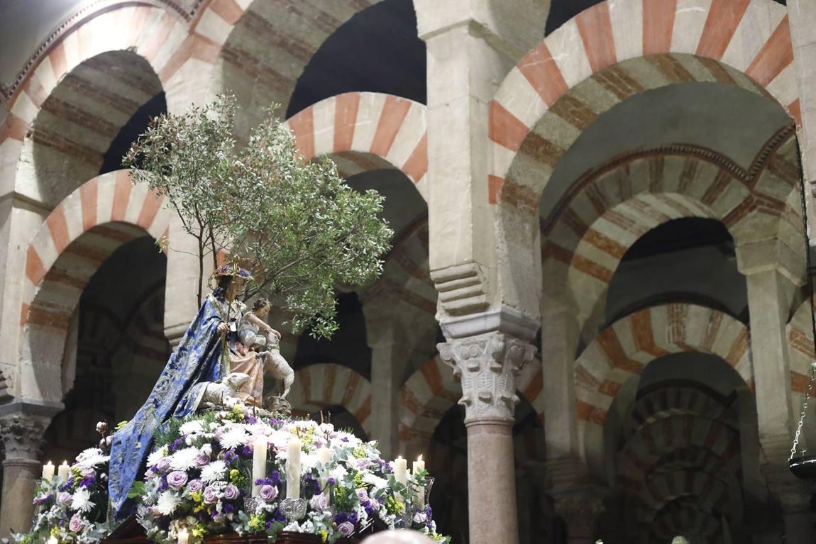 La procesión de la Divina Pastora de Córdoba, en imágenes