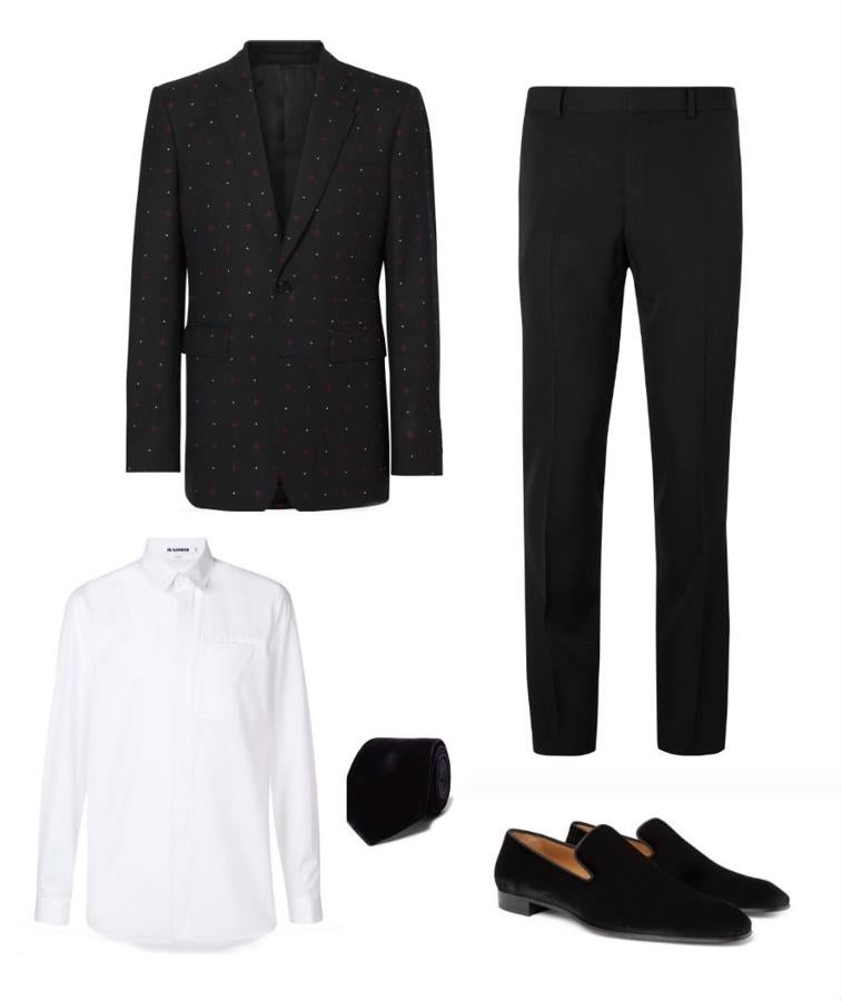 Look en terciopelo para Nochebuena. Aunque no sea un evento demasiado formal, puede que te haga ilusión ponerte alguna pieza más escogida de tu armario como las que están confeccionadas en terciopelo. Estos zapatos de Louboutin (Precio: 595 €) pueden ser un ejemplo junto con la corbata de Lanvin (Precio: 115 €). Combínalos con un pantalón de pinzas negro como el que encontrarás en Givenchy (Precio: 850 €), una camisa blanca de Mil Sander (Precio: 1142 €) y una americana de Burberry en fila coupé (Precio: 1790 €).
