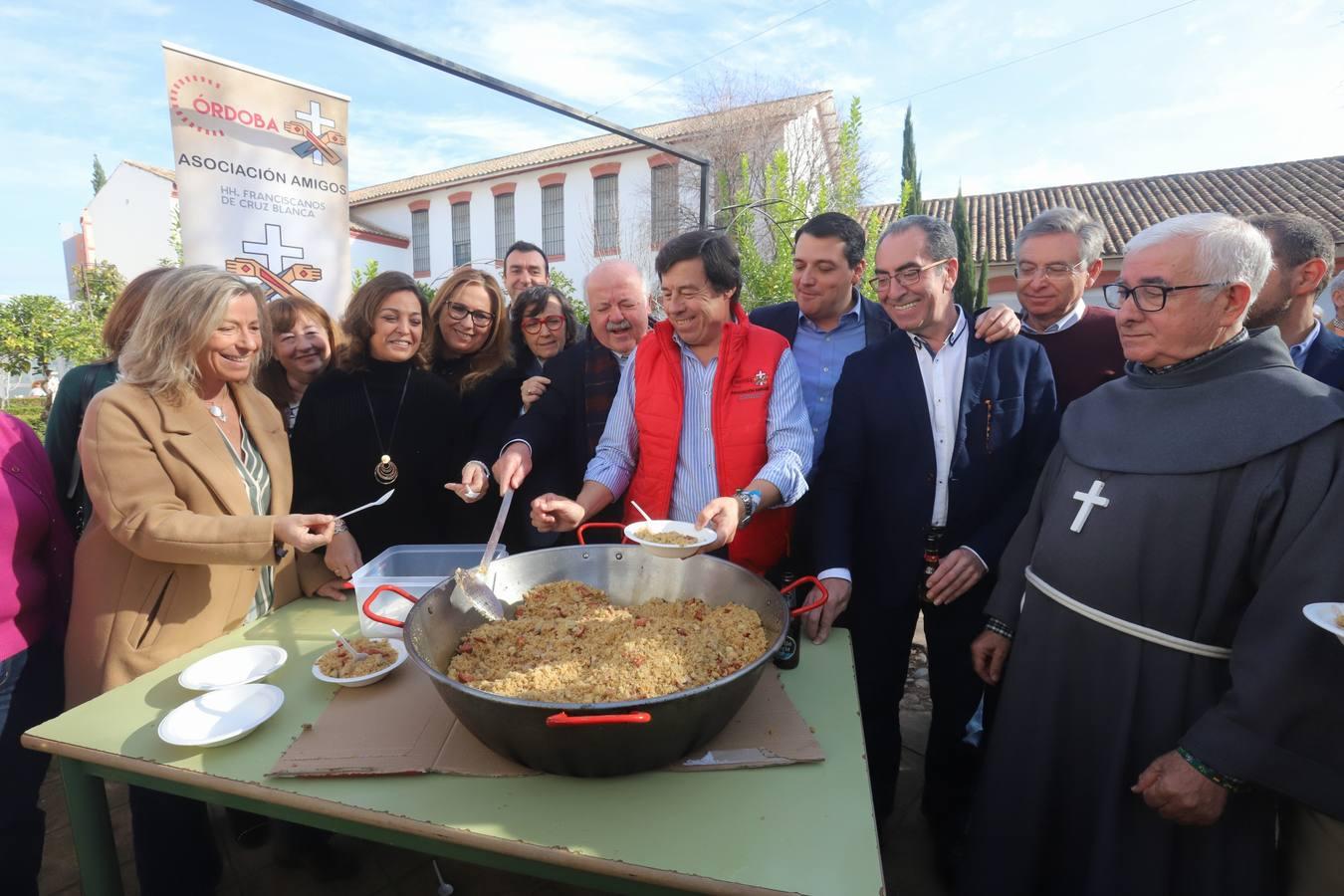 Las tradicionales migas de los hermanos de la Cruz Blanca en Córdoba, en imágenes