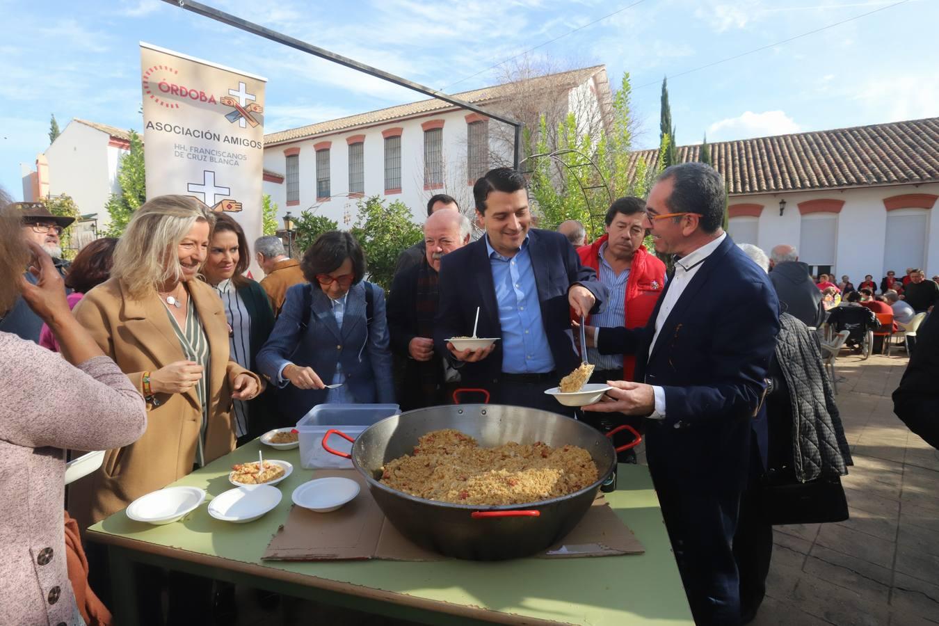 Las tradicionales migas de los hermanos de la Cruz Blanca en Córdoba, en imágenes