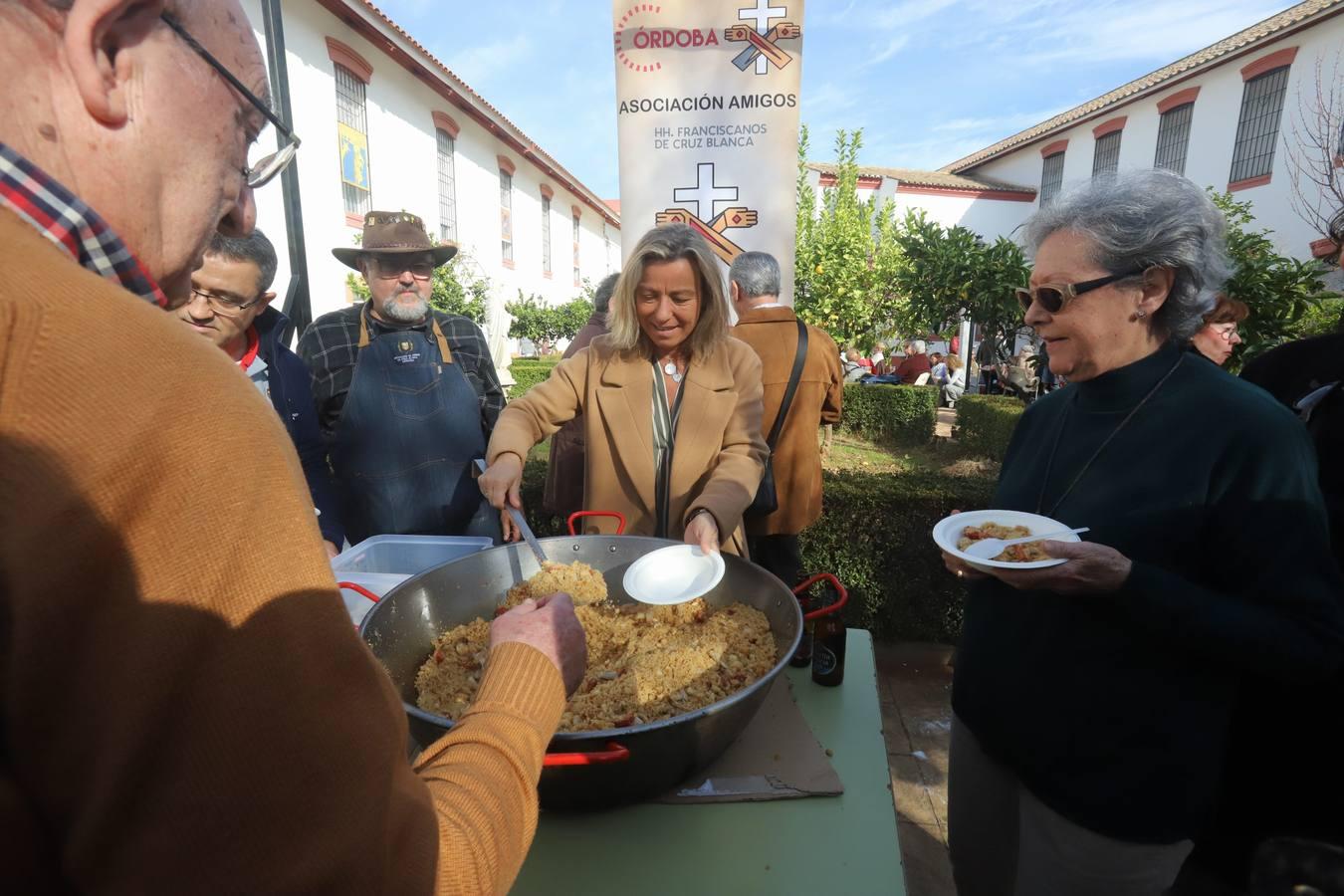 Las tradicionales migas de los hermanos de la Cruz Blanca en Córdoba, en imágenes