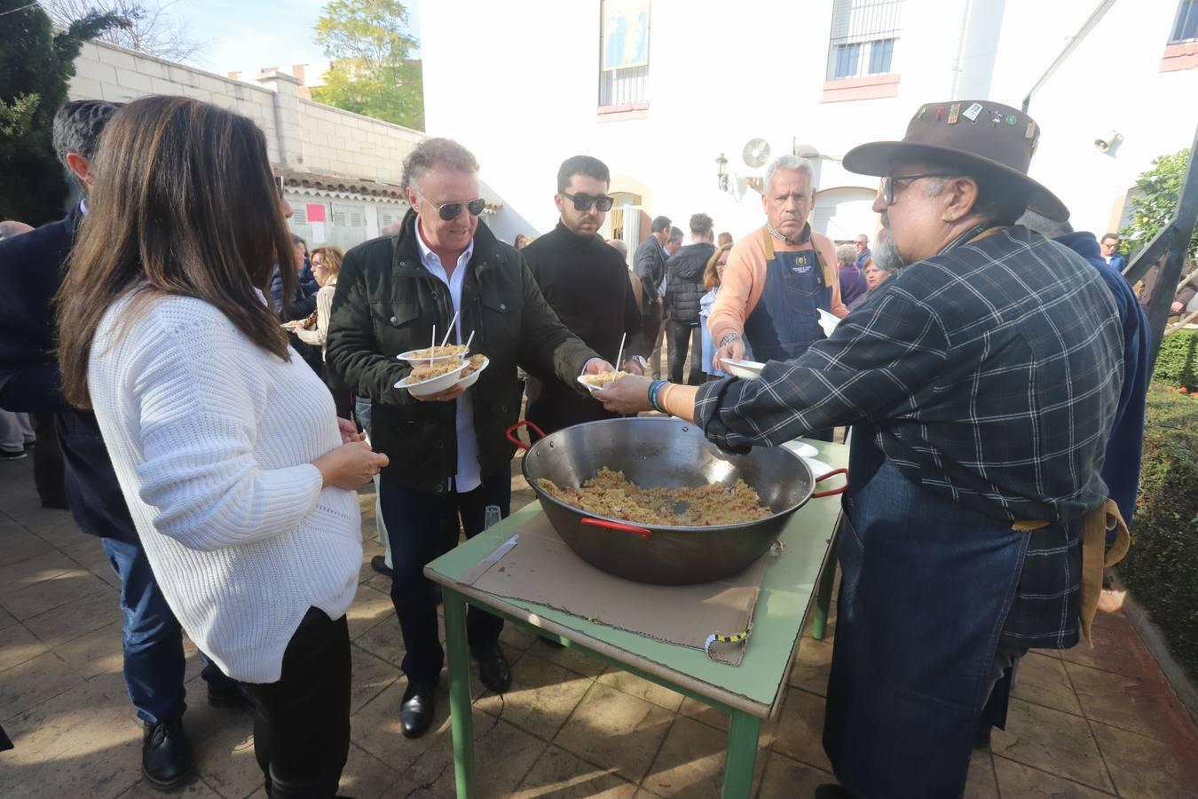 Las tradicionales migas de los hermanos de la Cruz Blanca en Córdoba, en imágenes