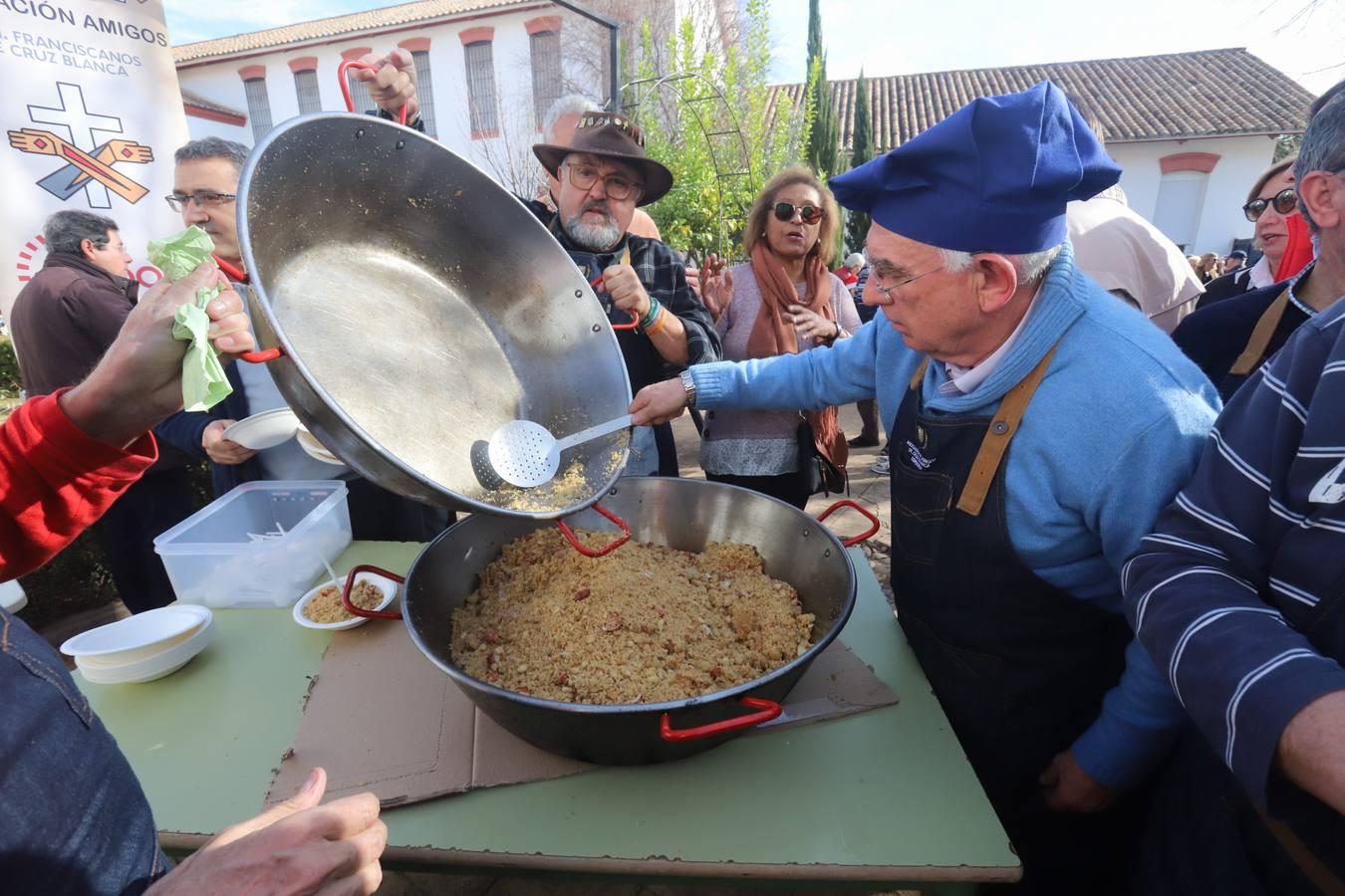 Las tradicionales migas de los hermanos de la Cruz Blanca en Córdoba, en imágenes