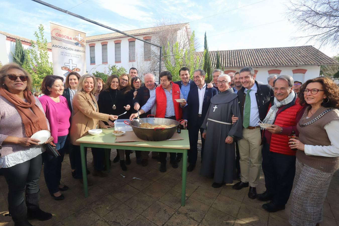 Las tradicionales migas de los hermanos de la Cruz Blanca en Córdoba, en imágenes