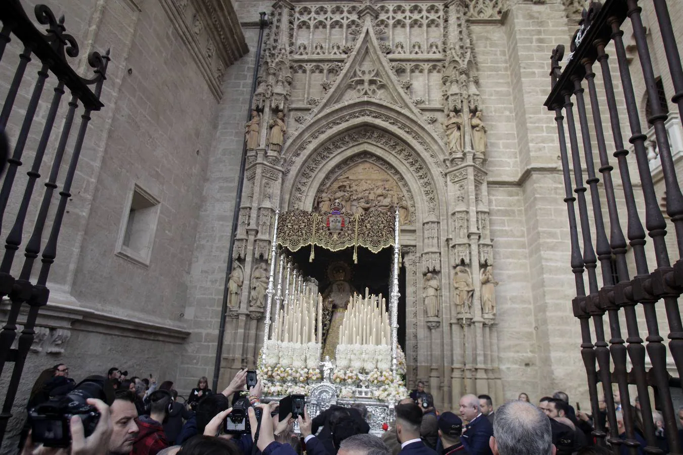 La procesión de regreso de la Virgen de la Encarnación, en imágenes