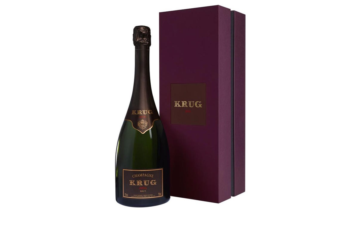 Krug Vintage 2006. Uva: Pinot noir y Chardonnay. Fase visual: A primera vista, el intenso color dorado promete generosidad redonda. Fase olfativa: Nariz muy expresiva e indulgente que revela fruta amarilla y seca, almendras tostadas, avellana, jarabe de arce, merengue y mandarina. Fase gustativa: El paladar es increíblemente afrutado, vibrantemente fresco pero delicado y muy bien equilibrado, y está provisto de gran elegancia, textura, finura y notable tensión mineral. Precio: 421€