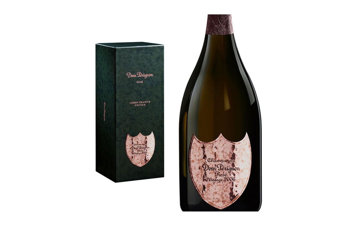 Dom Pérignon Rosé Vintage 2006. Uva: Pinot noir y Chardonnay. Fase visual: Color rosa pálido con reflejos grisáceos. Burbuja fina y persistente. Fase olfativa: Aromas frutales, fruta tropical, guayabo, notas especiadas como el curry, notas cítricas, fruta de hueso madura y notas torrefactas y de cacao. Fase gustativa: rico en matices, estructurado y con cuerpo. En boca, notas de regaliz y naranjas amargas. Con final agradable y persistente. Precio: 345€