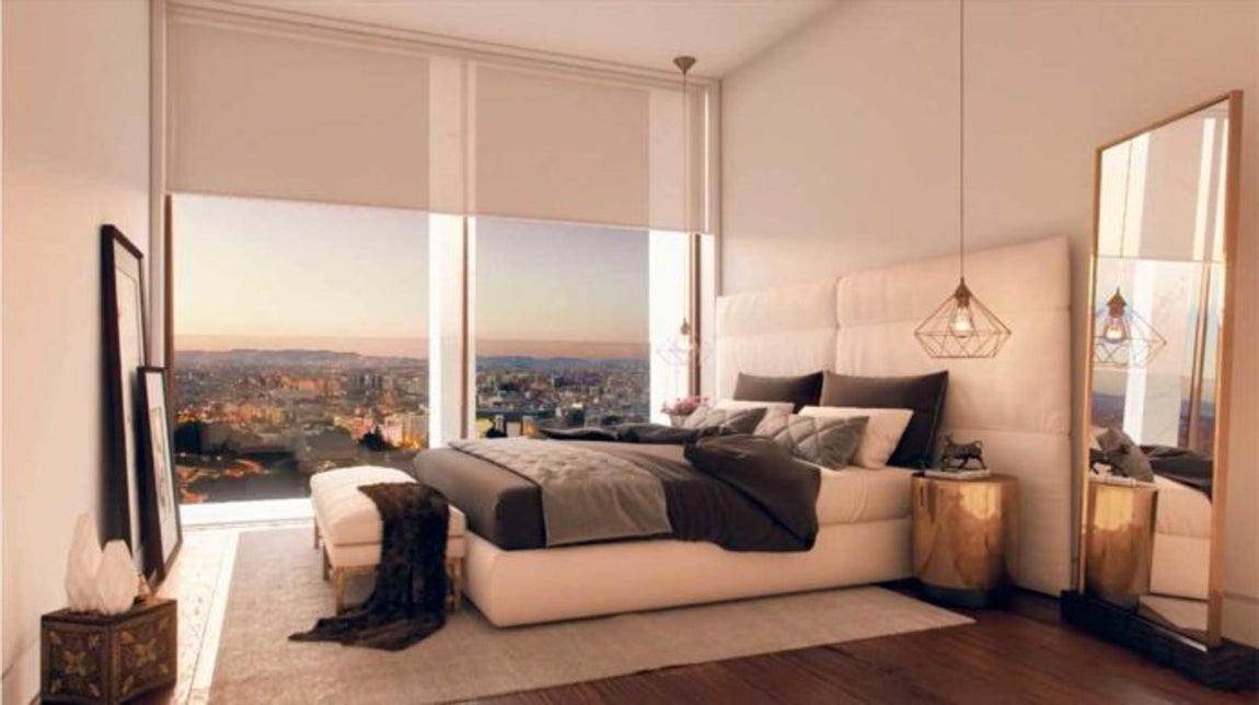 Ático Dúplex Castilho,33. Todos los dormitorios tienen ventanales de suelo a techo para sacar el máximo rendimiento a las vistas tanto a las vistas de la ciudad como a la luz solar. Los apartamentos están amueblados con piezas de diseño elegidas por interioristas de confianza del futbolista