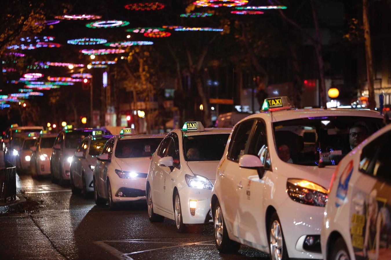 El paseo de la ilusión del taxi en Córdoba, en imágenes