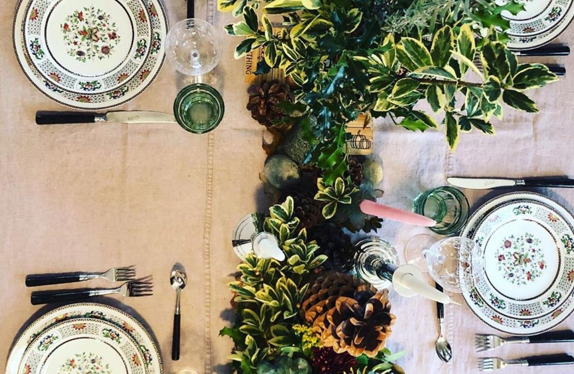 Platos barrocos. La Navidad peca de exceso: plantas, motivos naturales y decoración barroca. A la hora de imprimir el plato tampoco conviene cortarse. ¡Que el ambiente indique que es Navidad!