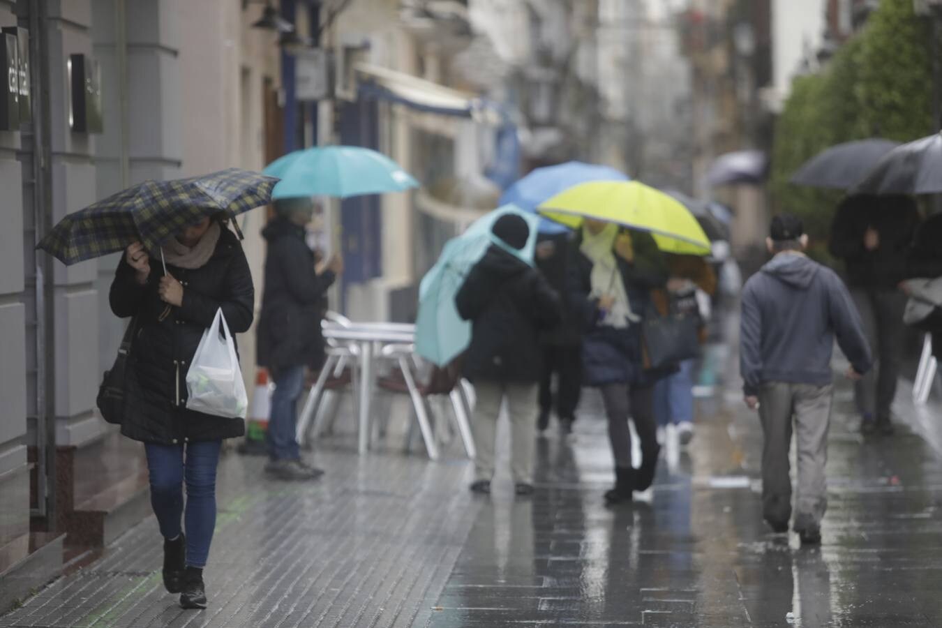FOTOS: Tormentas y viento fuerte en Cádiz por la llegada de Elsa