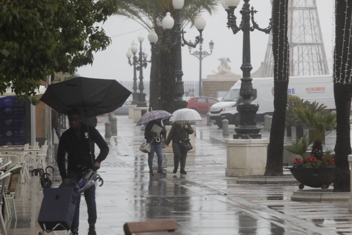 FOTOS: Tormentas y viento fuerte en Cádiz por la llegada de Elsa