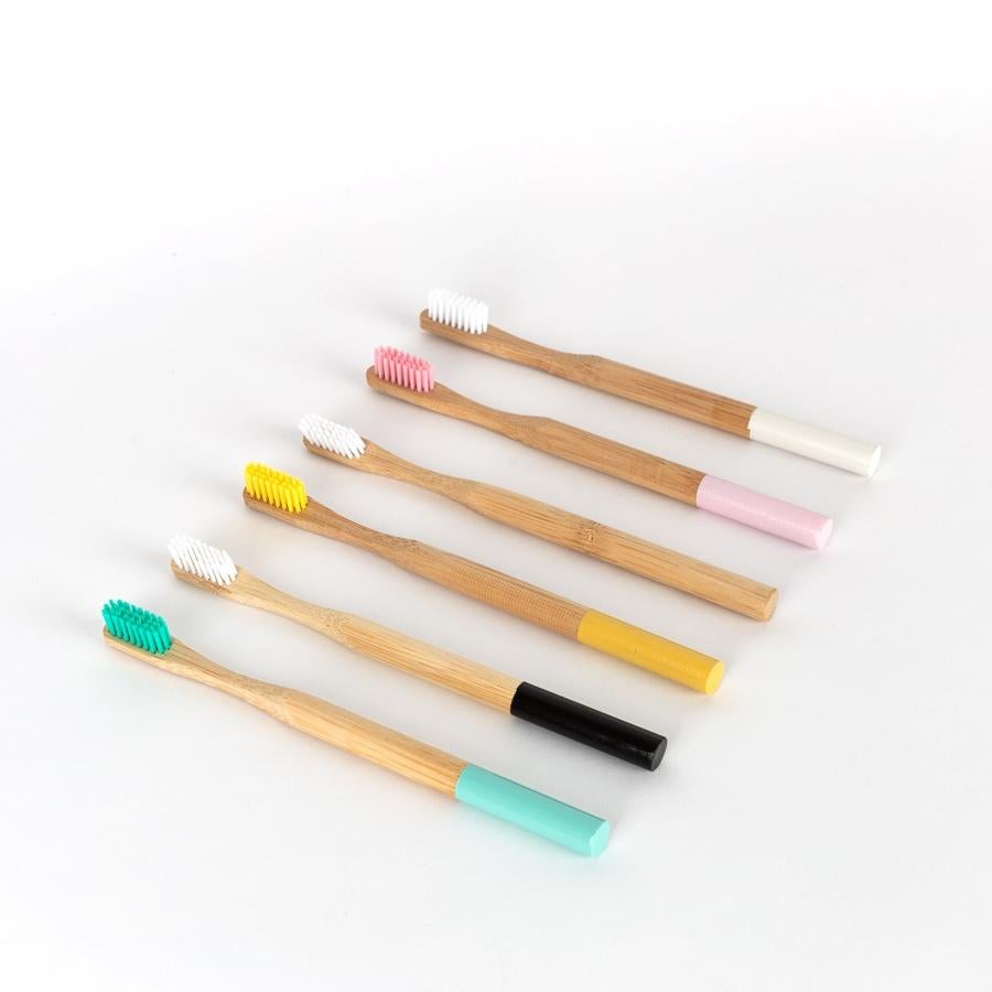 Cepillo de dientes de bambú. Bambrush es un cepillo de dientes vegano, libre de BPA, con cerdas suaves y disponible en varios colores para que escojas tu favorito. Lavar antes de usar. 4,90 euros en Natura.