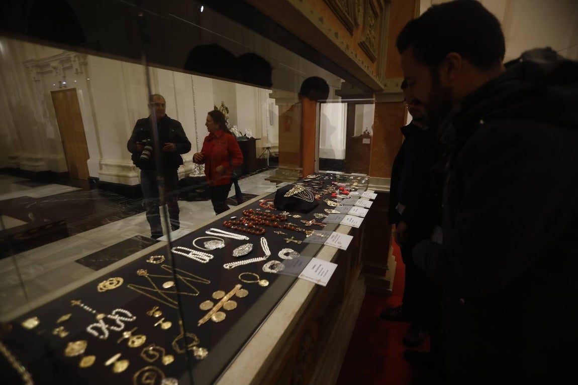 La exposición del ajuar de las Vírgenes de gloria de Córdoba, en imágenes