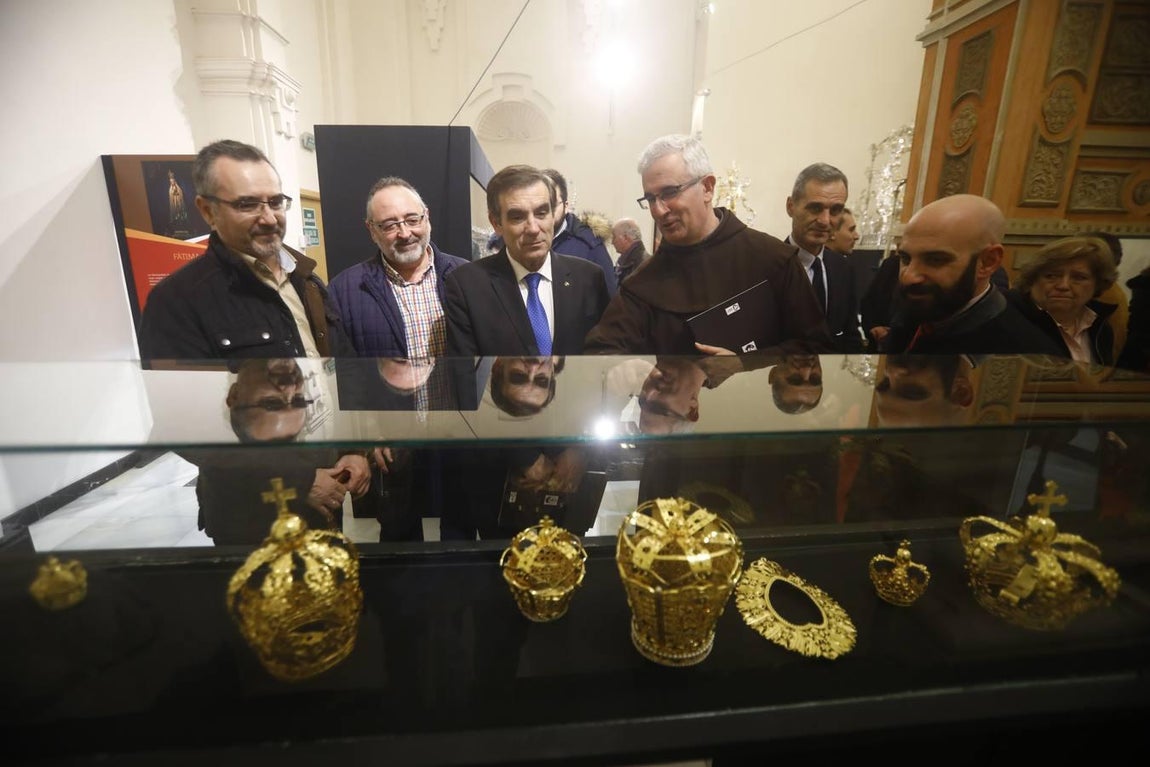 La exposición del ajuar de las Vírgenes de gloria de Córdoba, en imágenes