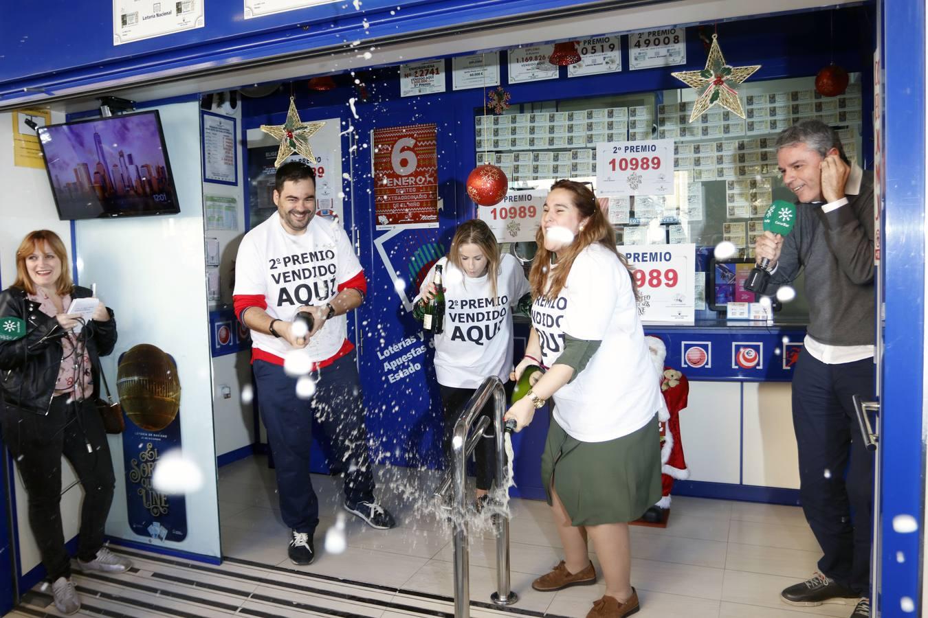 En imágenes: Málaga celebra un segundo premio de la Lotería de Navidad con el 10989