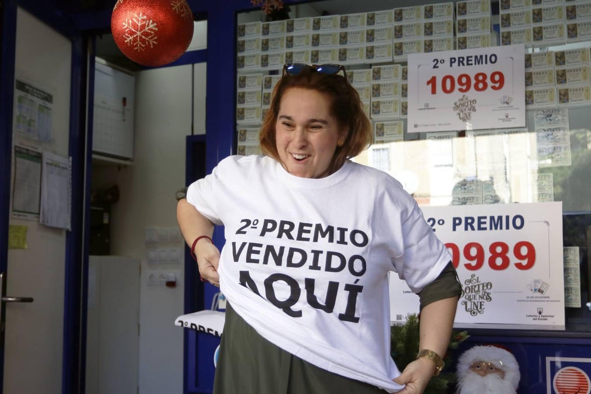 En imágenes: Málaga celebra un segundo premio de la Lotería de Navidad con el 10989
