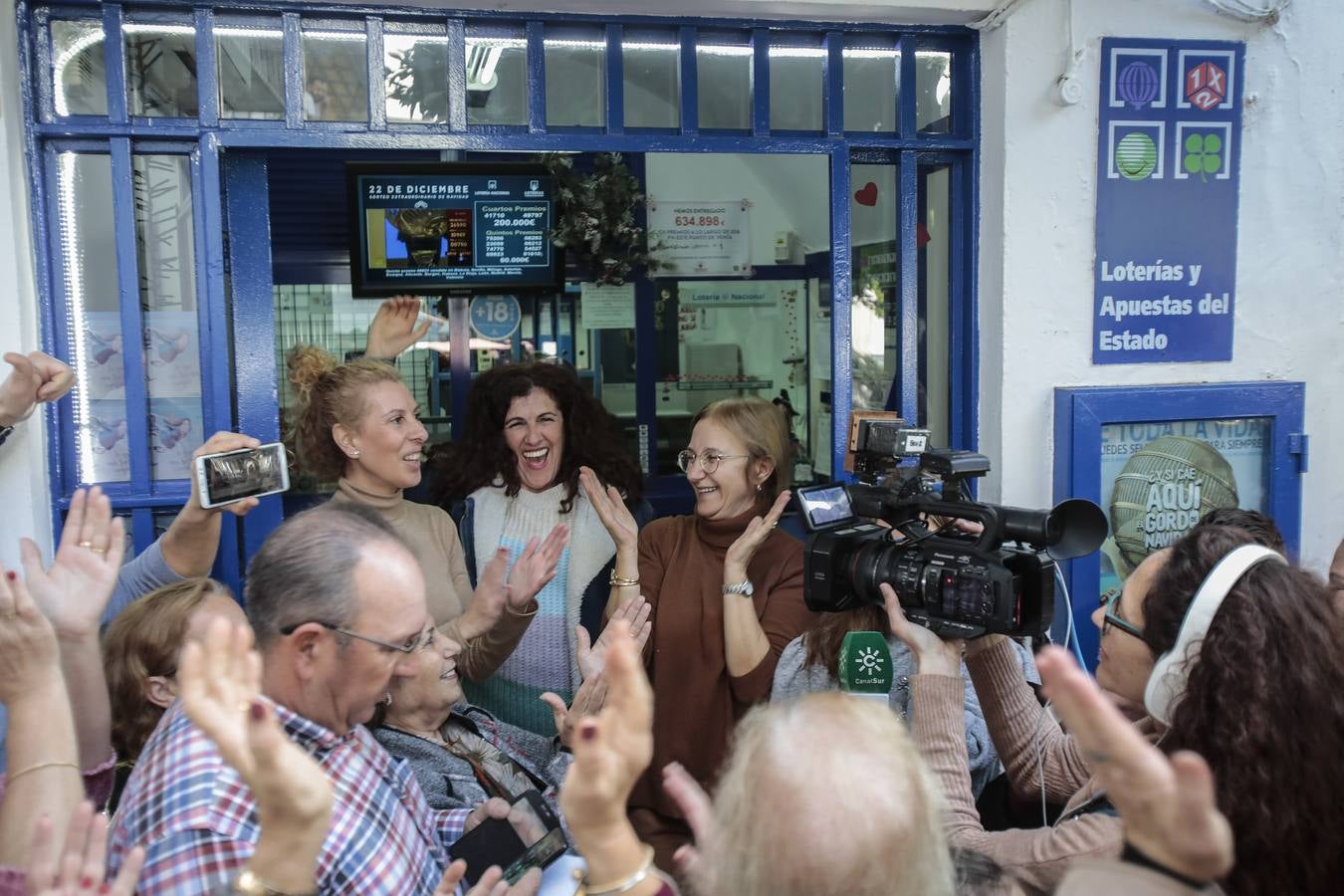 Celebración en la administración utrerana de Belinda Montoya. 