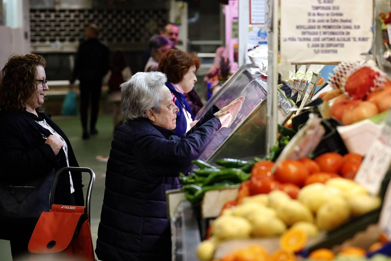 Las últimas compras antes de la Nochebuena en Córdoba, en imágenes