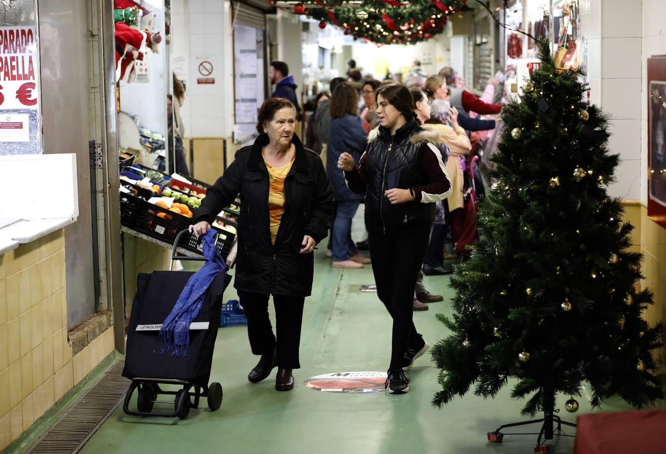 Las últimas compras antes de la Nochebuena en Córdoba, en imágenes