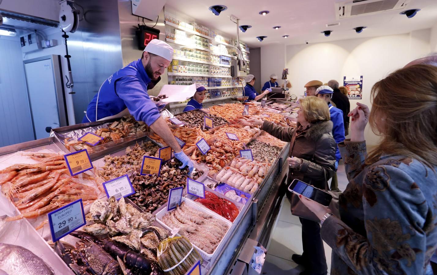 Las últimas compras antes de la Nochebuena en Córdoba, en imágenes