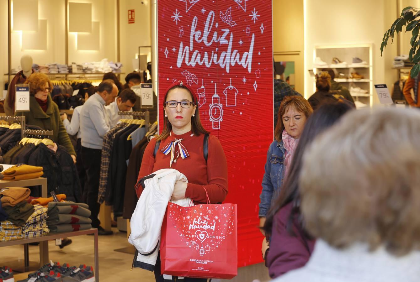 Las últimas compras antes de la Nochebuena en Córdoba, en imágenes