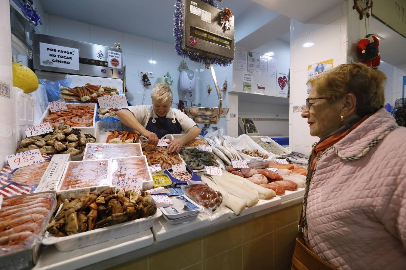 Las últimas compras antes de la Nochebuena en Córdoba, en imágenes