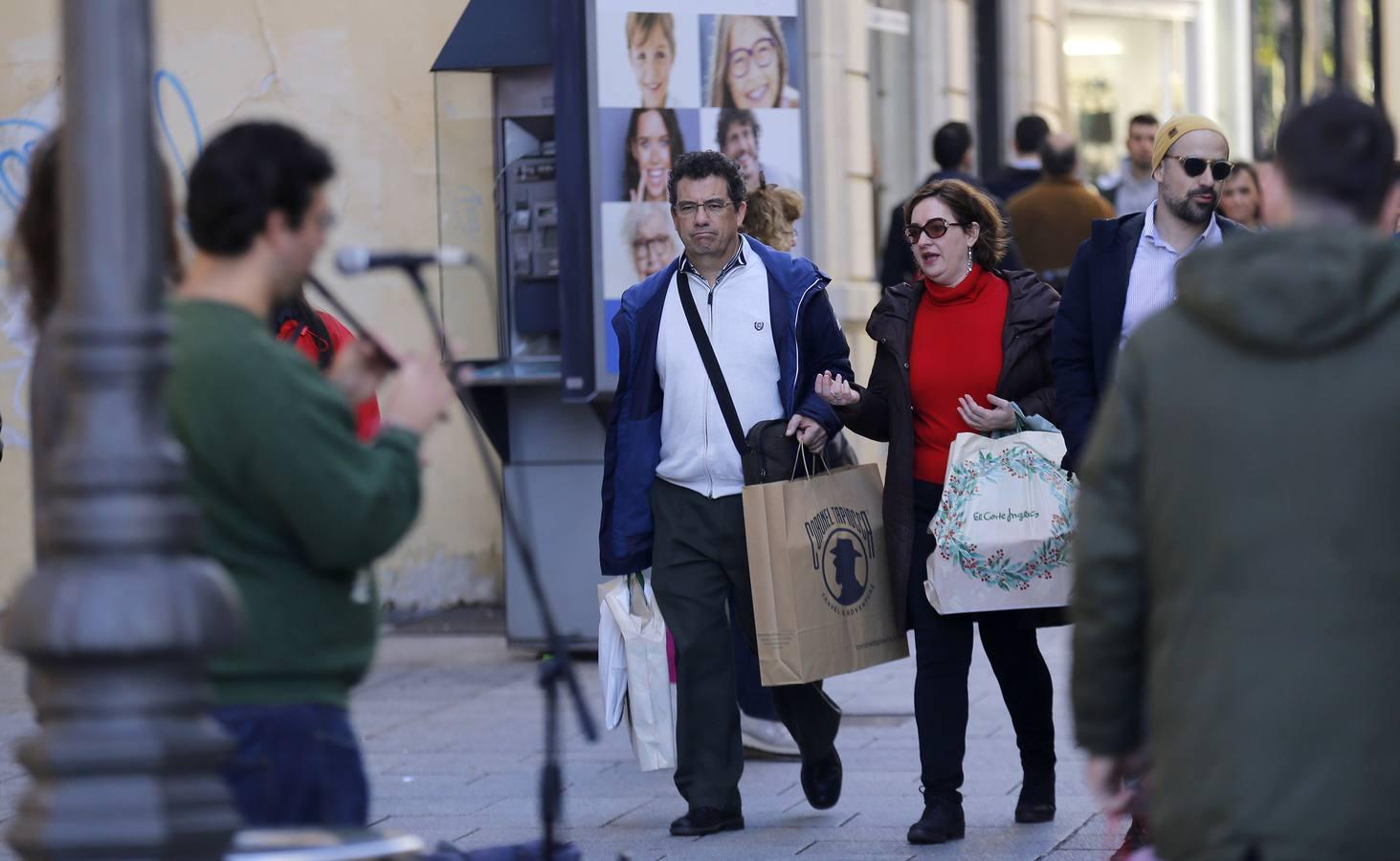 Las últimas compras antes de la Nochebuena en Córdoba, en imágenes