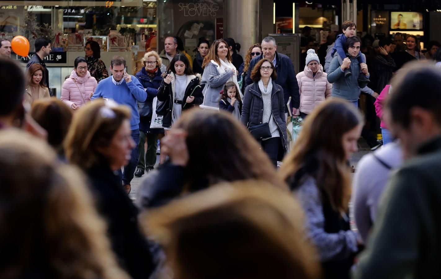 Las últimas compras antes de la Nochebuena en Córdoba, en imágenes