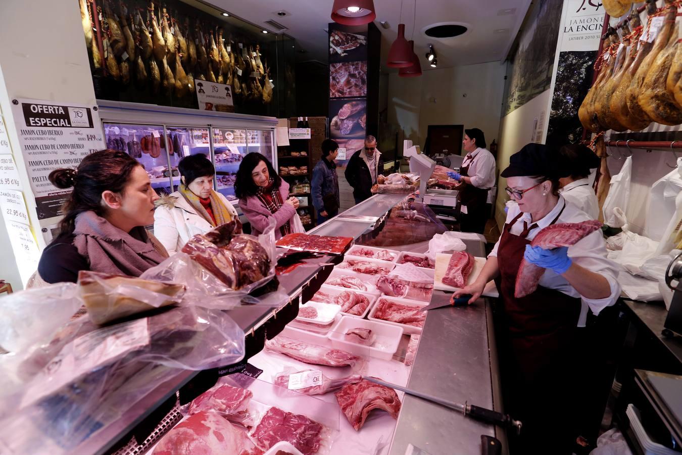 Las últimas compras antes de la Nochebuena en Córdoba, en imágenes