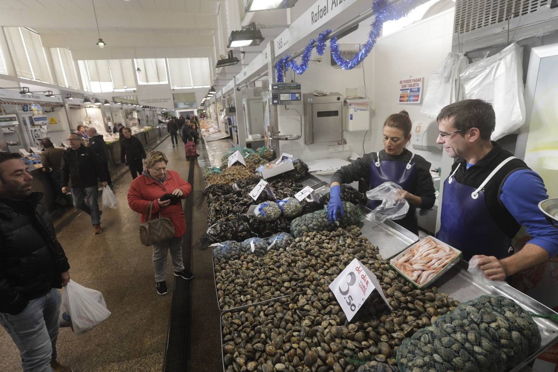 FOTOS: Las compras de última hora en el mercado de Cádiz
